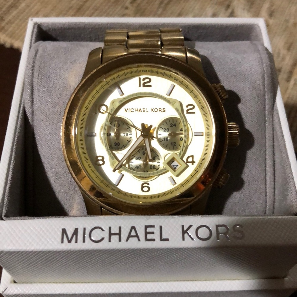 MICHAEL KORS OVERSIZED GOLD RUNWAY WATCH